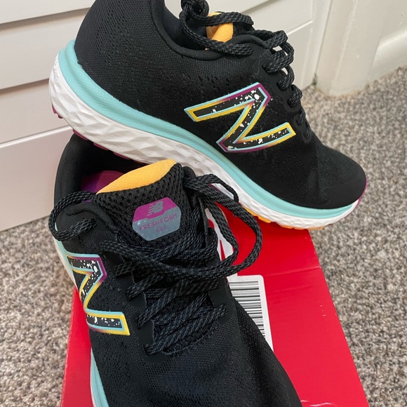 New balance sneakers - Picture 3 of 4